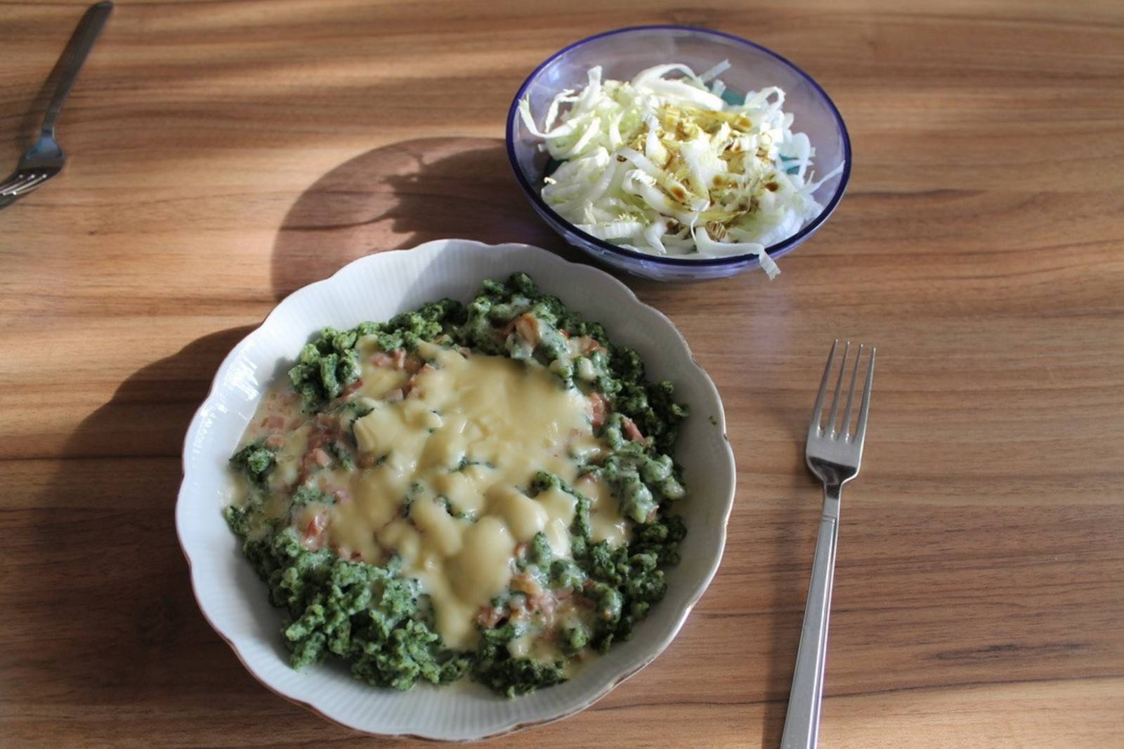 Spinatspätzle mit Schinken-Käsesoße