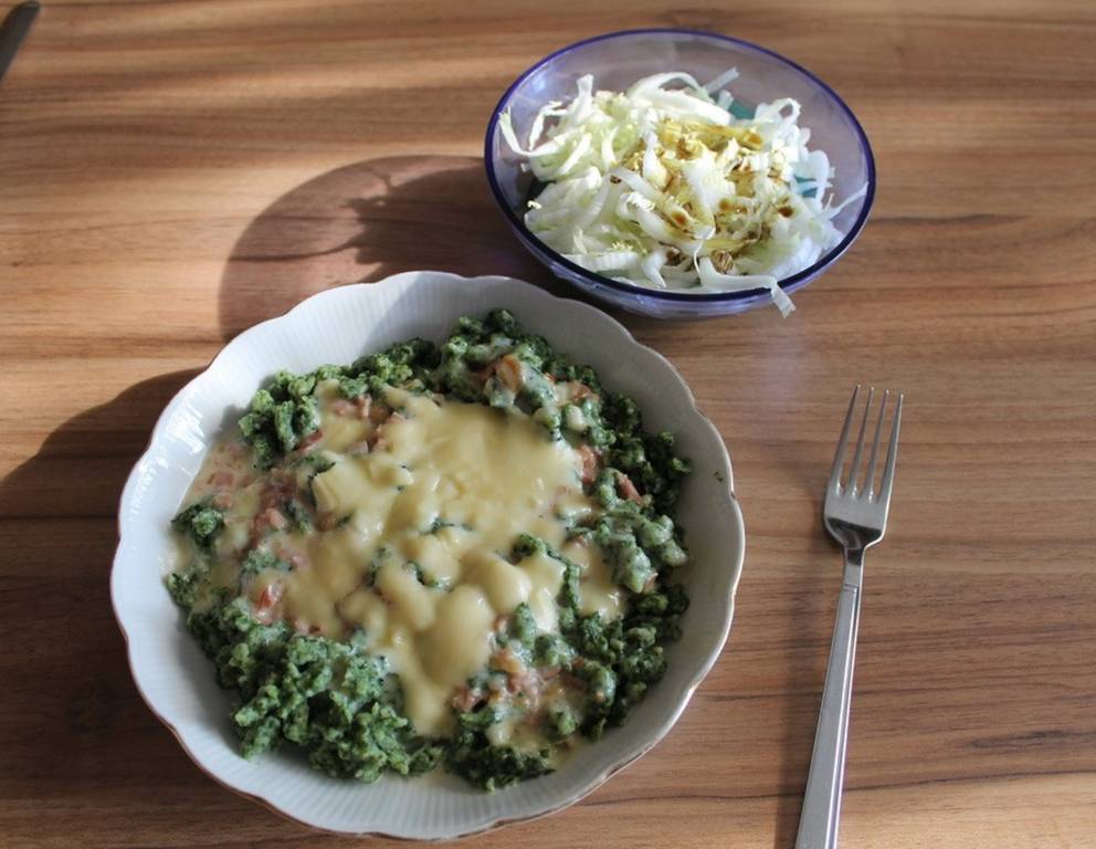 Spinatspätzle mit Schinken-Käsesoße Spinatspätzle mit Schinken-Käsesoße