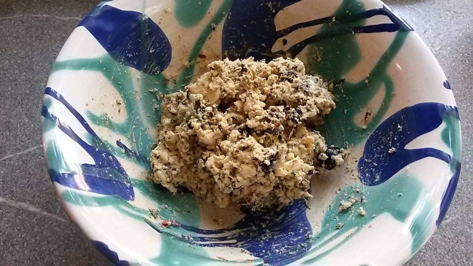 Feta-Oliven-Aufstrich Rezept - ichkoche.de Feta-Oliven-Aufstrich Rezept - ichkoche.de