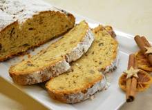 Weihnachtlich saftiger Topfenstollen Weihnachtlich saftiger Topfenstollen