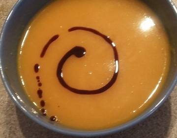 Kürbis-Erdäpfelsuppe mit Ingwer und Orange