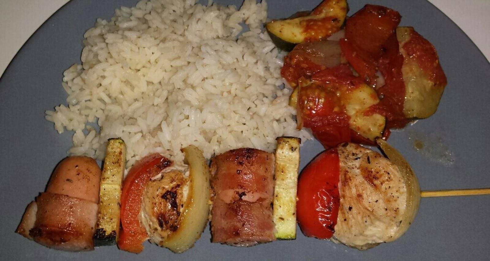 Putenspieß mit Pfannengemüse und Reis Rezept - ichkoche.ch Putenspieß mit Pfannengemüse und Reis Rezept - ichkoche.ch