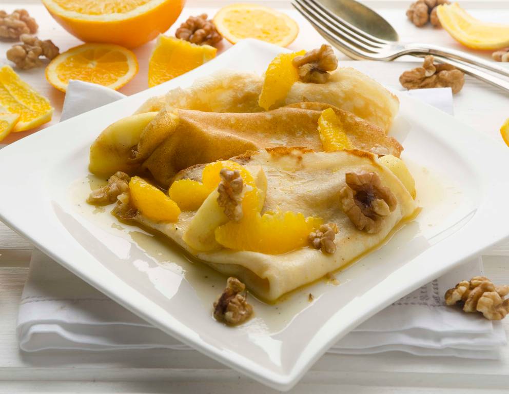 Flambierte Crêpes mit Rumäpfeln und Walnüssen Flambierte Crêpes mit Rumäpfeln und Walnüssen