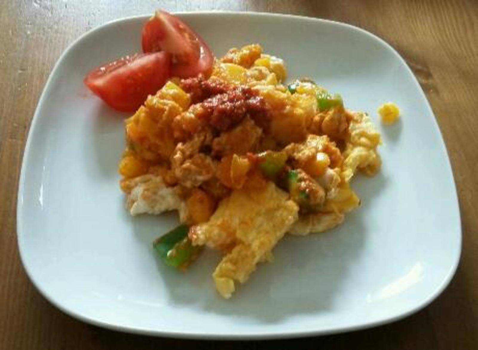 Eierspeise mit Paprika und rotem Pesto