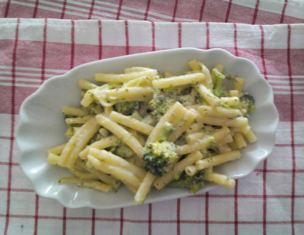 Makkaroni mit Brokkoli-Kapern-Soße Makkaroni mit Brokkoli-Kapern-Soße