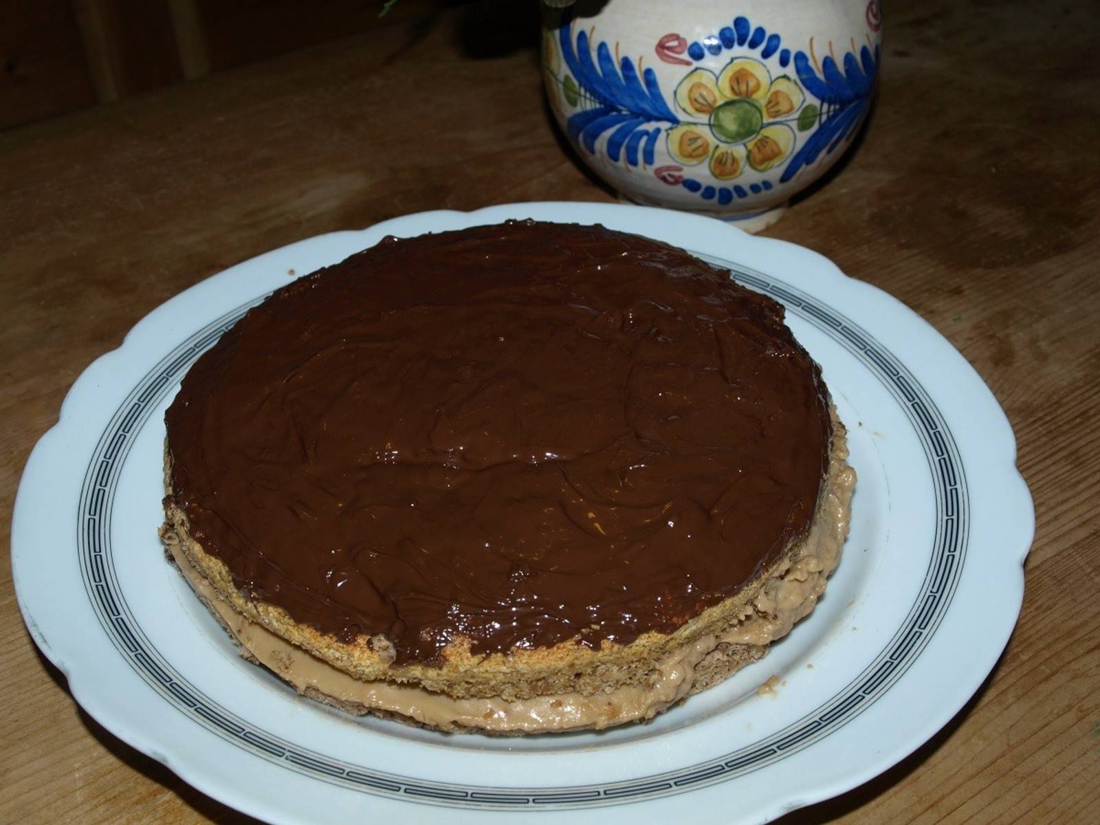 Nuss-Mandeltorte mit Karamellfülle