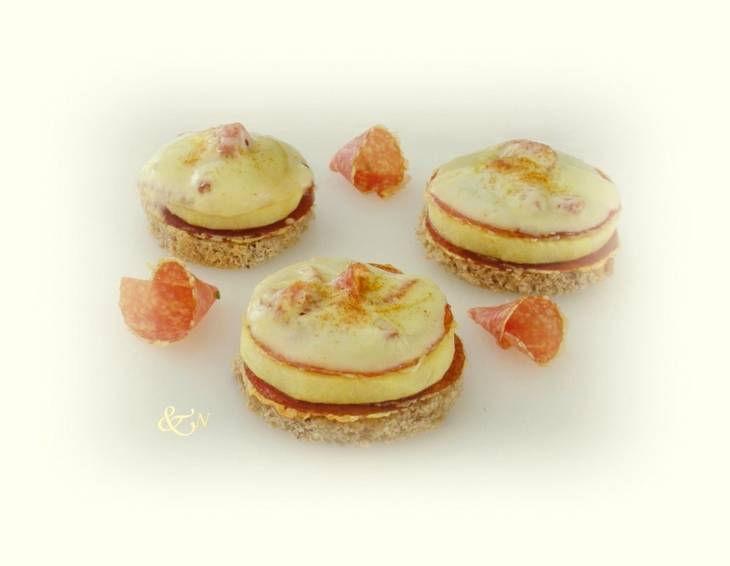Apfel-Salami-Türmchen Apfel-Salami-Türmchen