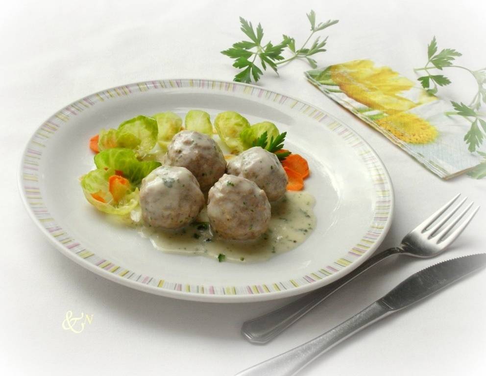 Fleischbällchen in Kräuterrahm Fleischbällchen in Kräuterrahm
