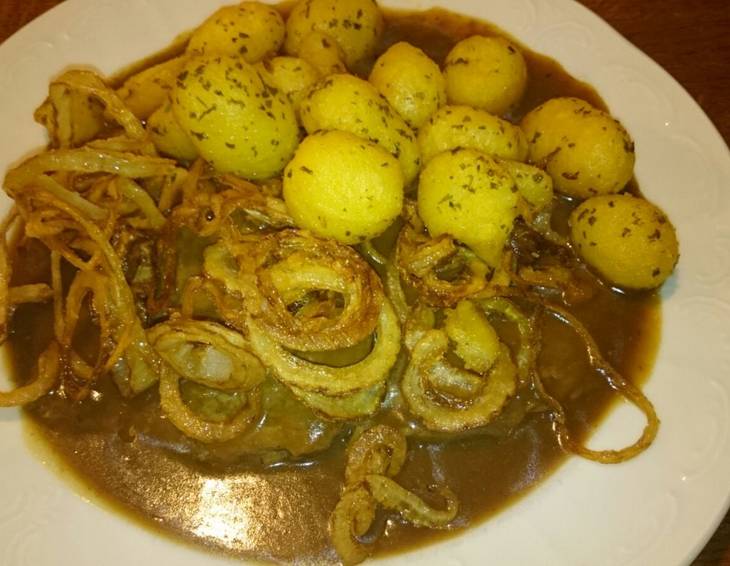 Zwiebelrostbraten mit Bratkartoffeln