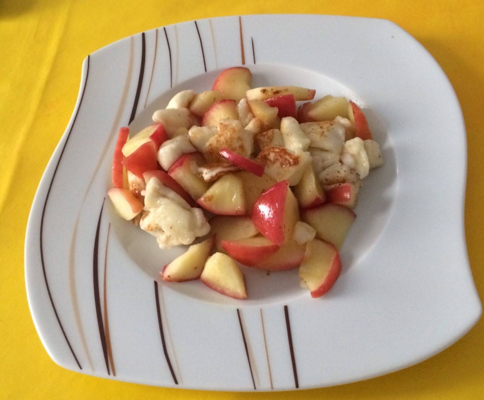 Quitten-Apfel-Halloumi Snack