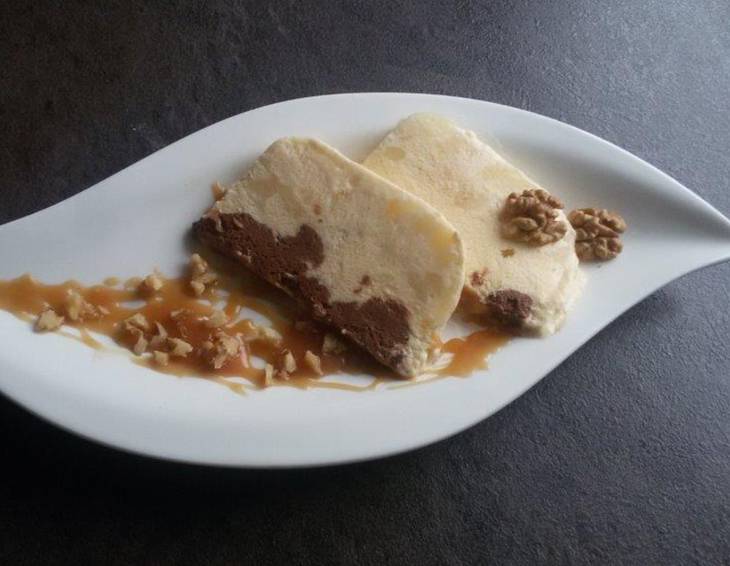 Birnen-Schoko Parfait mit Karamellsoße Birnen-Schoko Parfait mit Karamellsoße