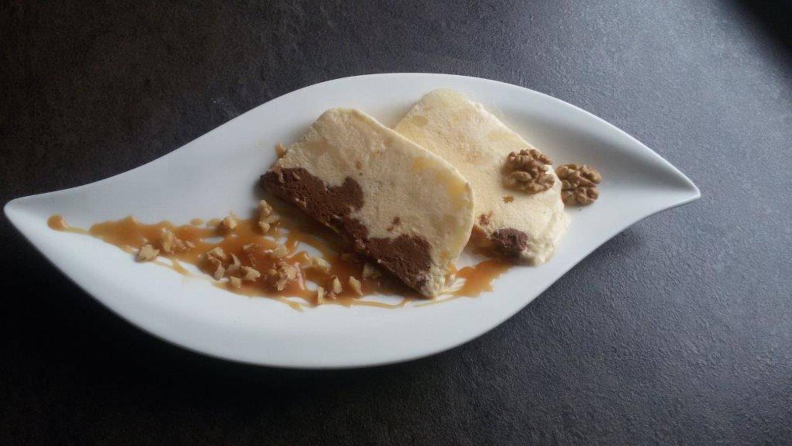 Birnen-Schoko Parfait mit Karamellsoße Rezept - ichkoche.de Birnen-Schoko Parfait mit Karamellsoße Rezept - ichkoche.de