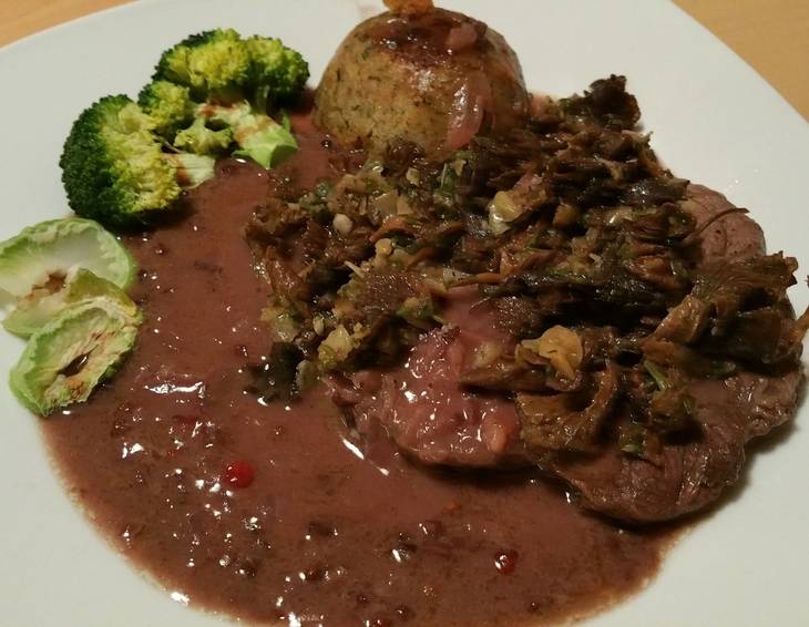 Wildschweinschnitzel mit Preiselbeersauce Wildschweinschnitzel mit Preiselbeersauce