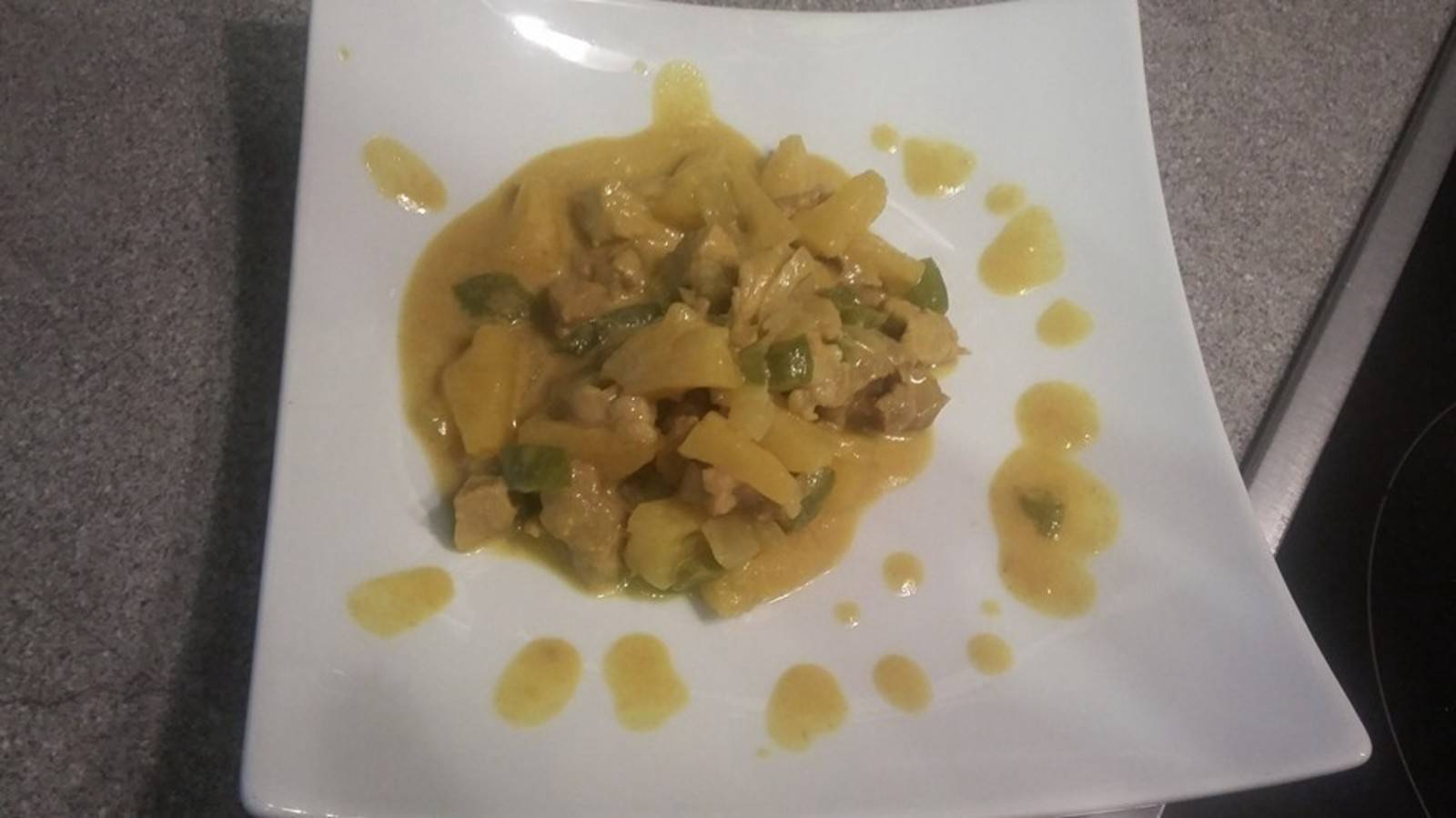 Schweinscurry mit Ananas