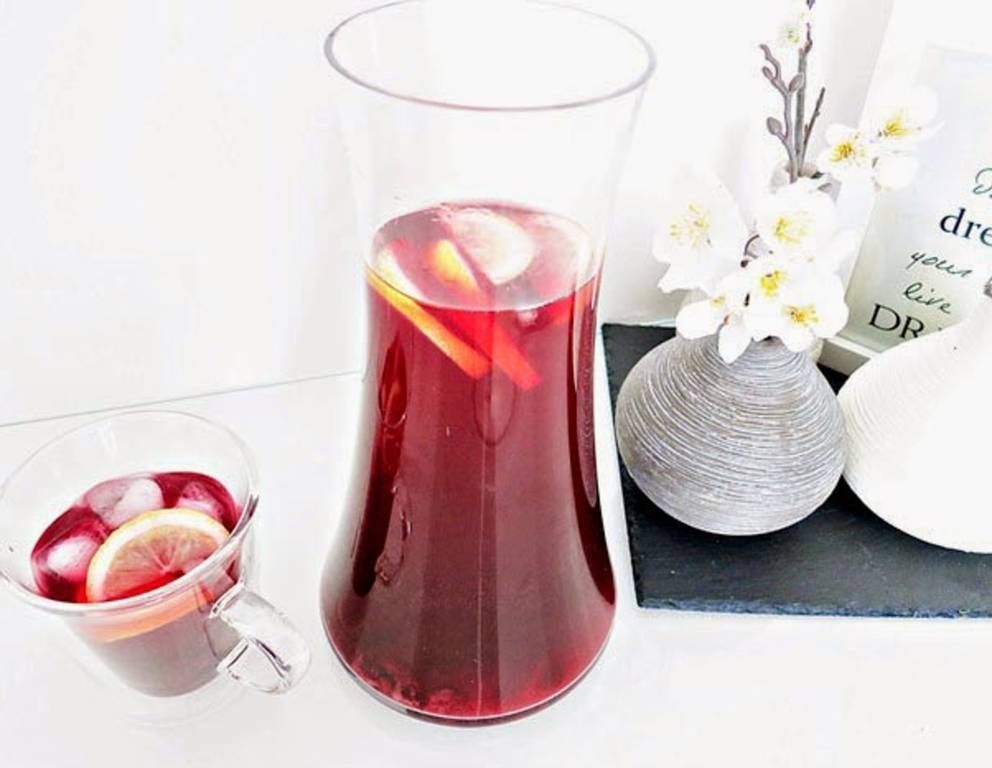 Beschwipster Erdbeer-Rhabarber Eistee Beschwipster Erdbeer-Rhabarber Eistee