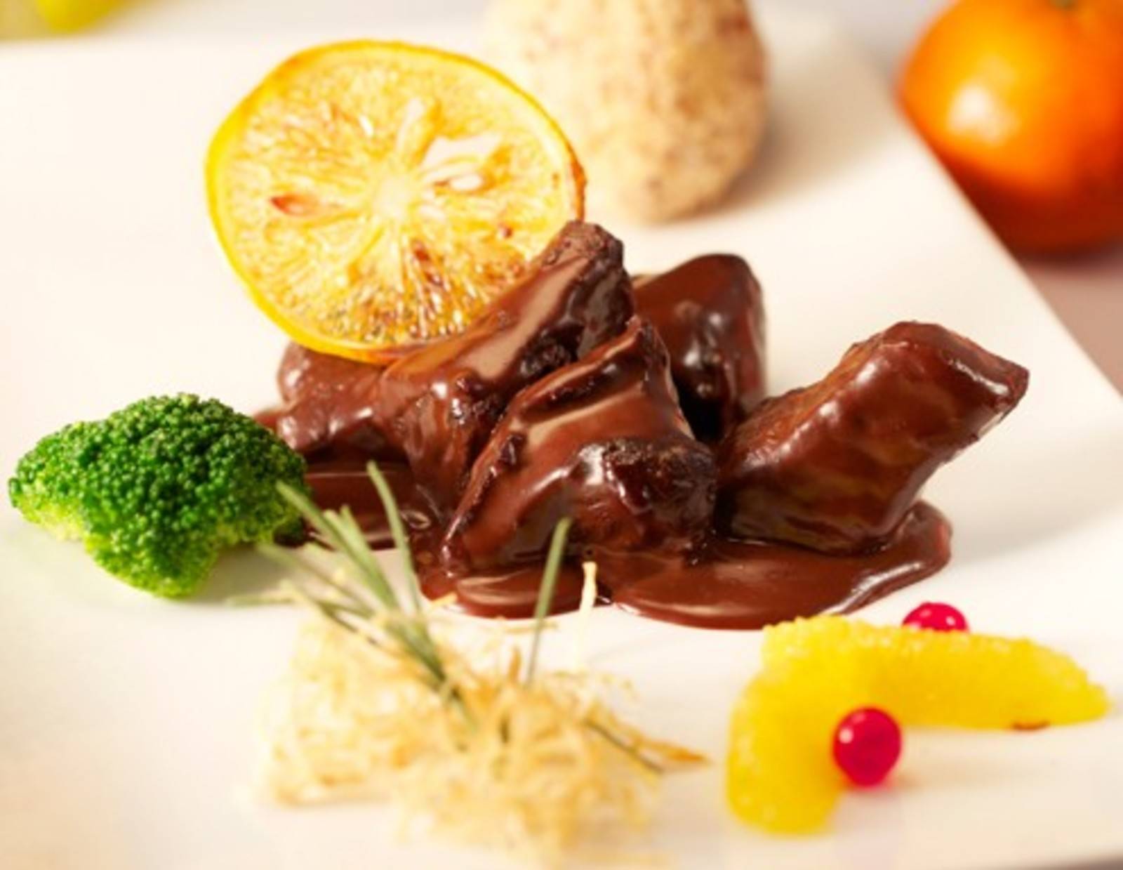 Hirschragout in Rotwein-Schokolade-Sauce Rezept