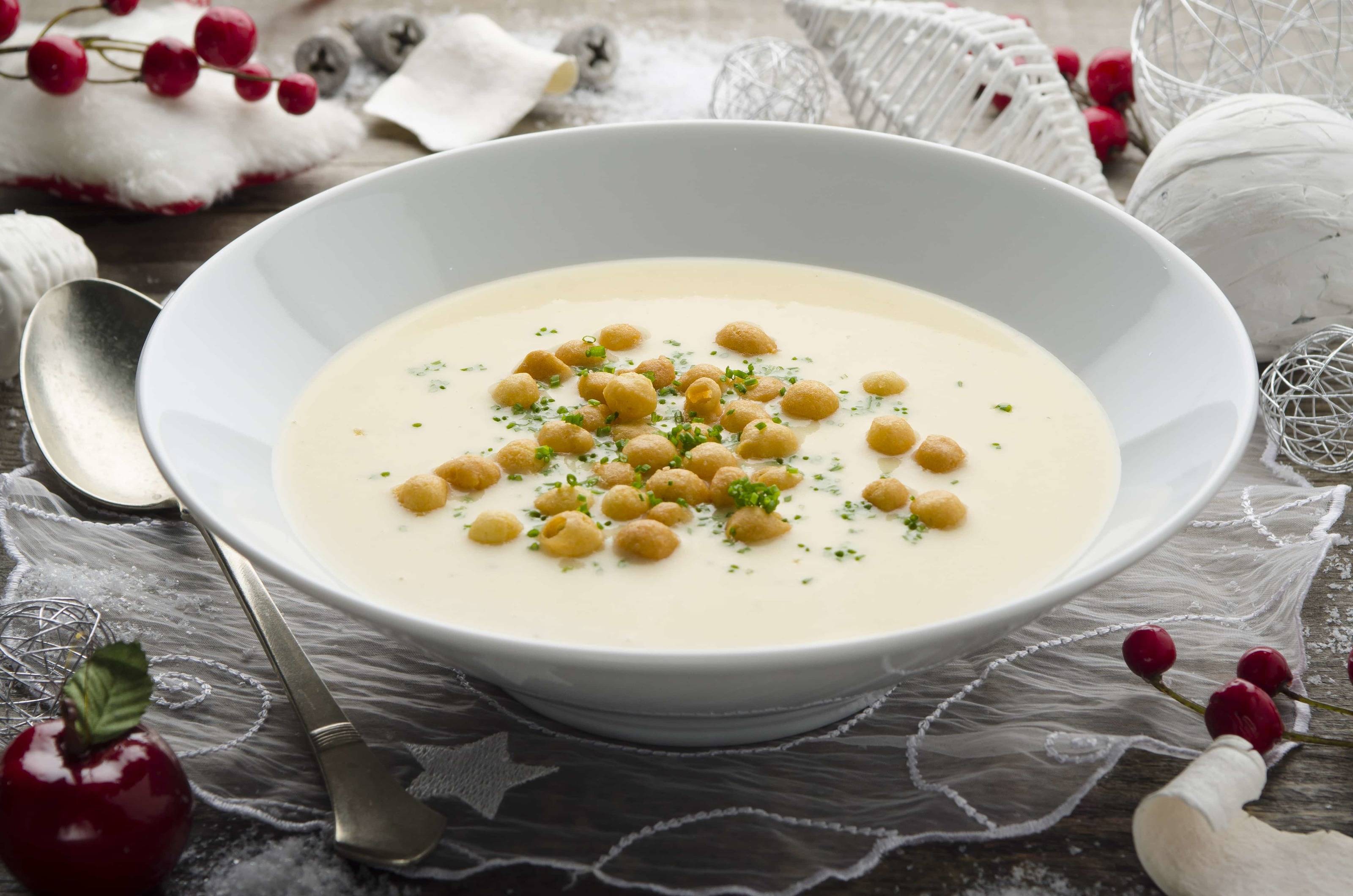 Grüner Veltliner-Cremesuppe mit Backerbsen Rezept