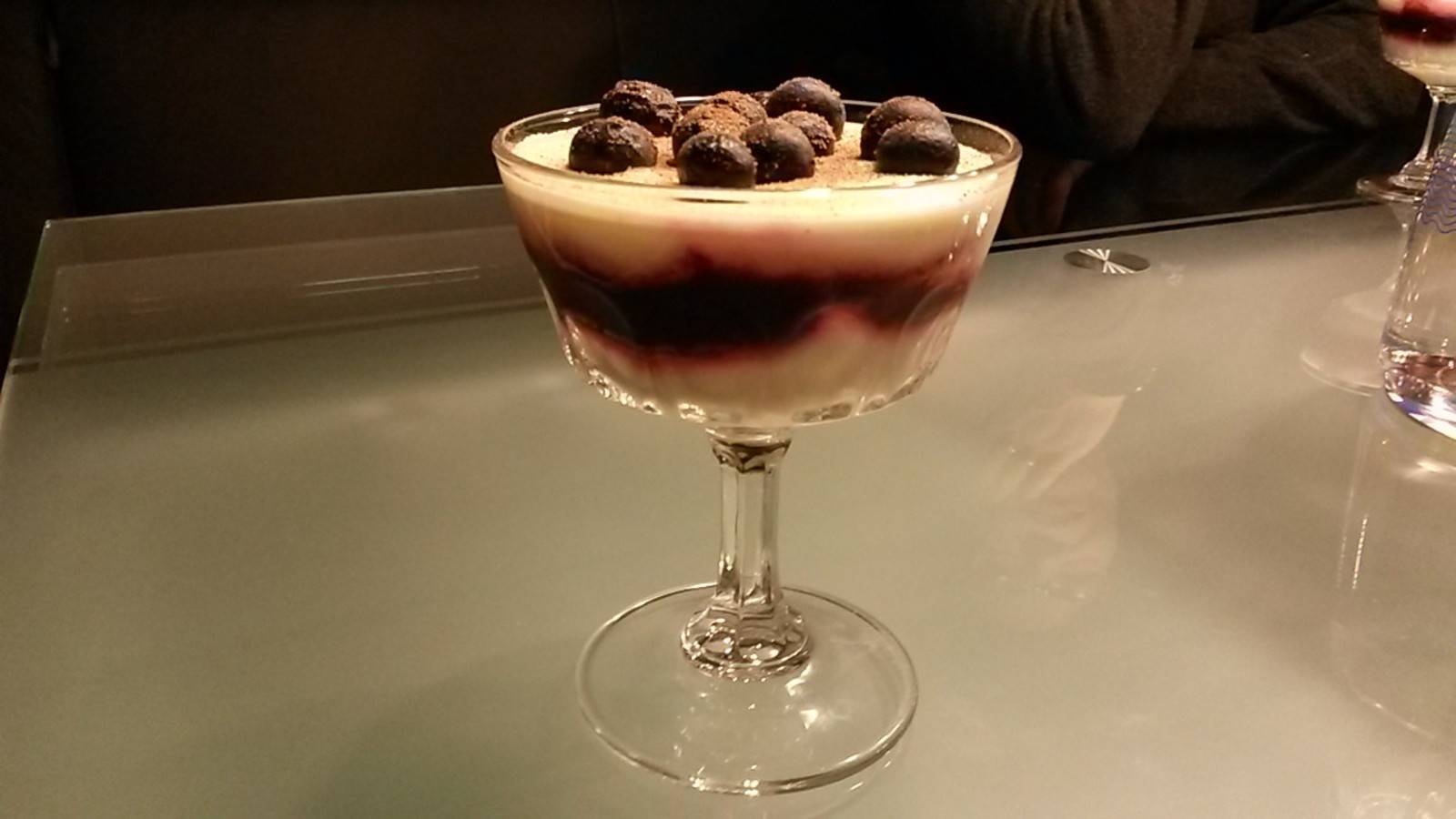 Joghurtcreme mit Heidelbeeren Rezept - ichkoche.de