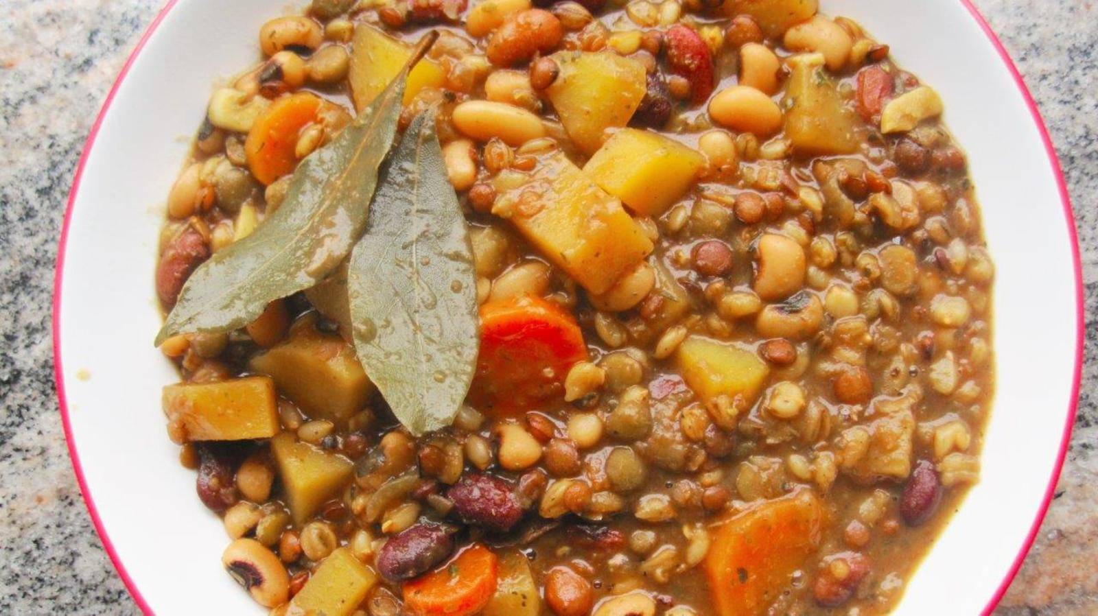 Gemüseeintopf mit Bohnen, Linsen und Dinkel Rezept - ichkoche.de Gemüseeintopf mit Bohnen, Linsen und Dinkel Rezept - ichkoche.de