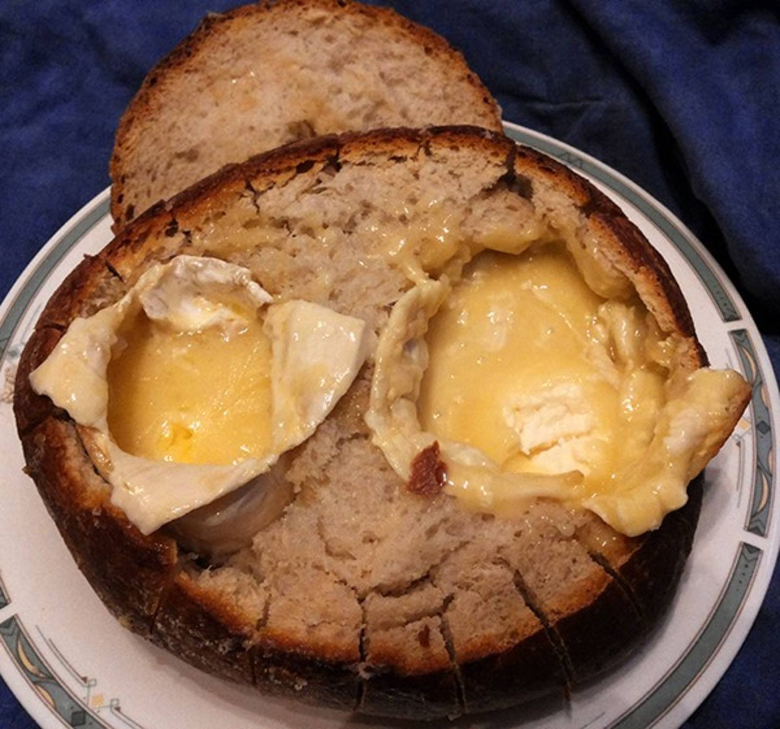 Schneller Öfenkäse im Brot