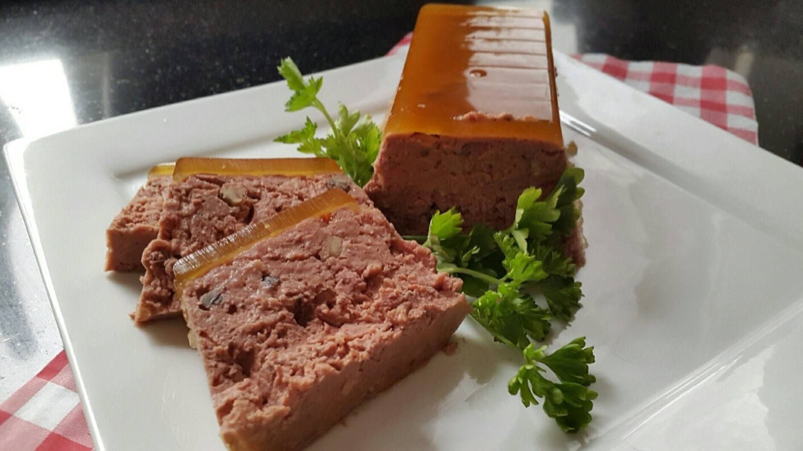 Fleischpastete mit Nüssen Rezept - ichkoche.de