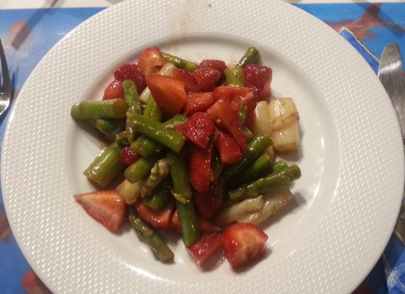 Spargel-Erdbeer-Salat  