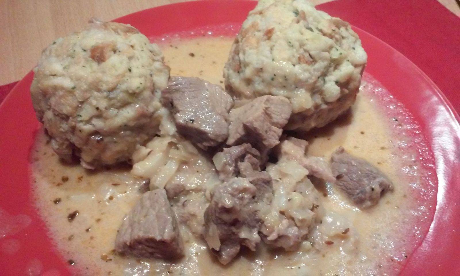 Krautfleisch mit Semmelknödeln Rezept - ichkoche.de