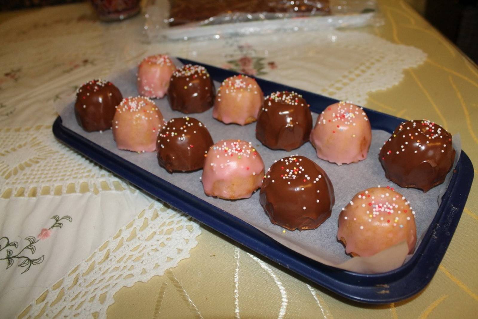 Glasierte Mini-Lebkuchen-Gugelhupfe