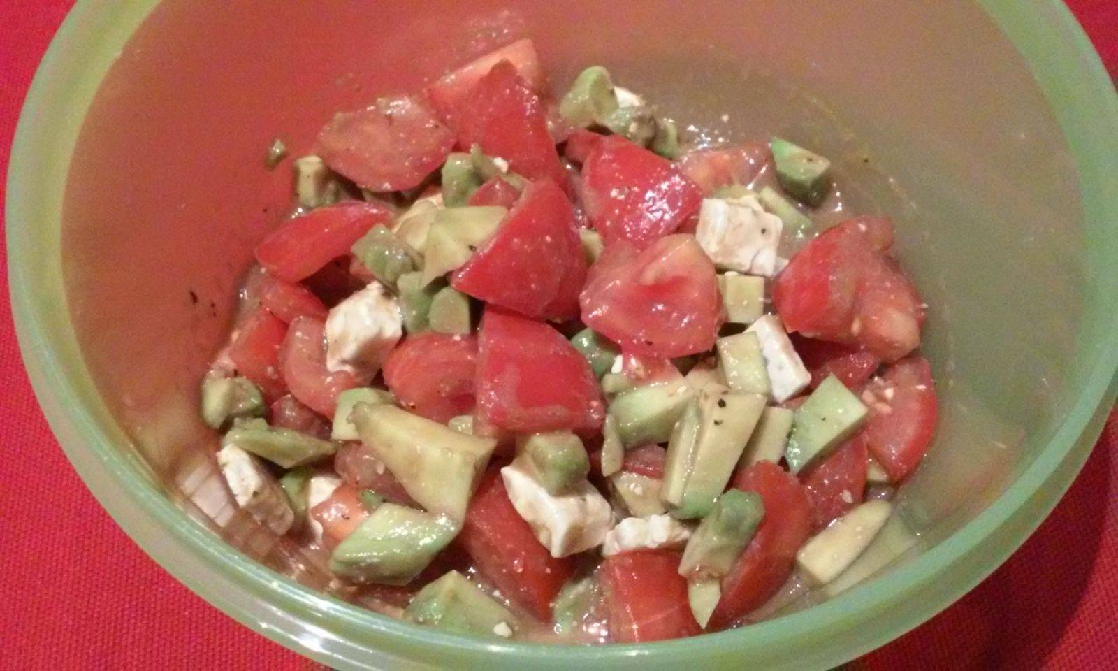 Tomaten-Avocadosalat mit Feta