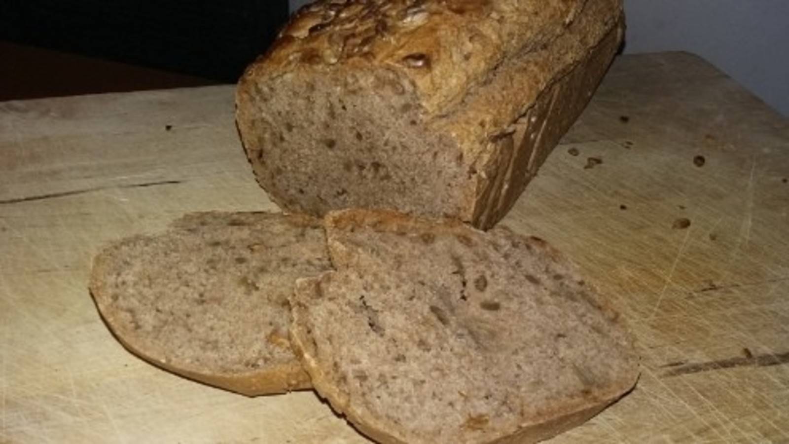 Dinkel-Sonnenblumenbrot Rezept - ichkoche.de