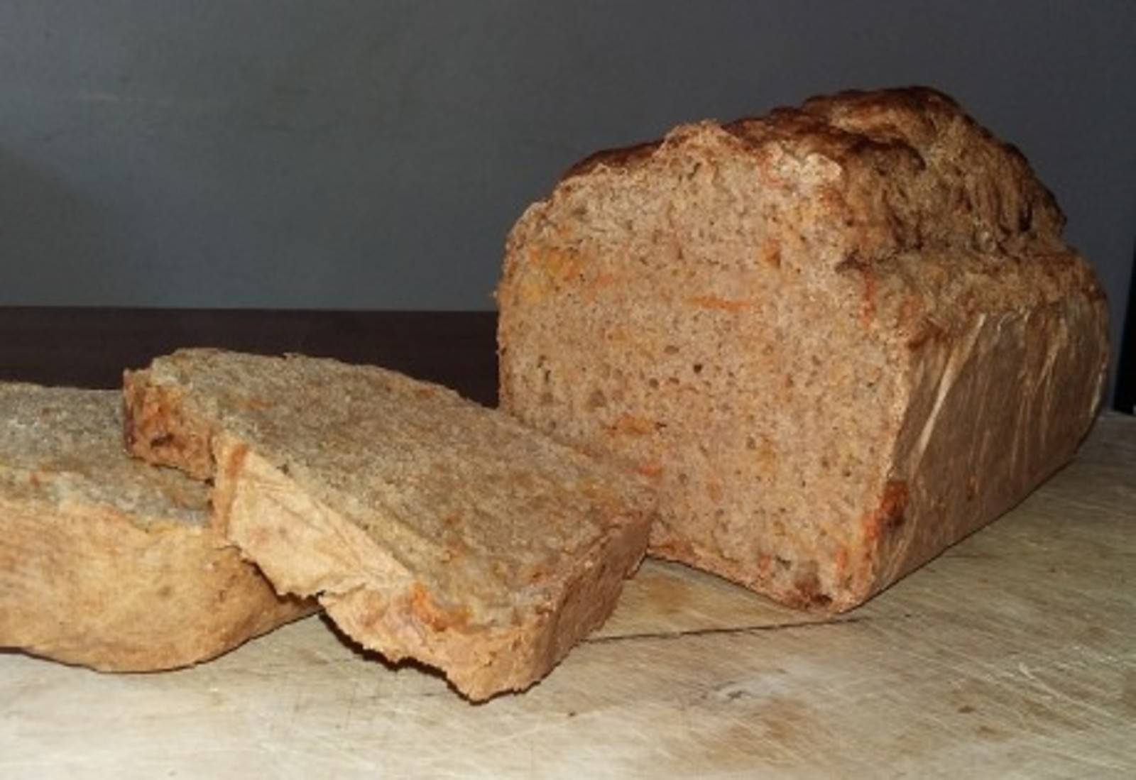 Karotten-Vollkornbrot