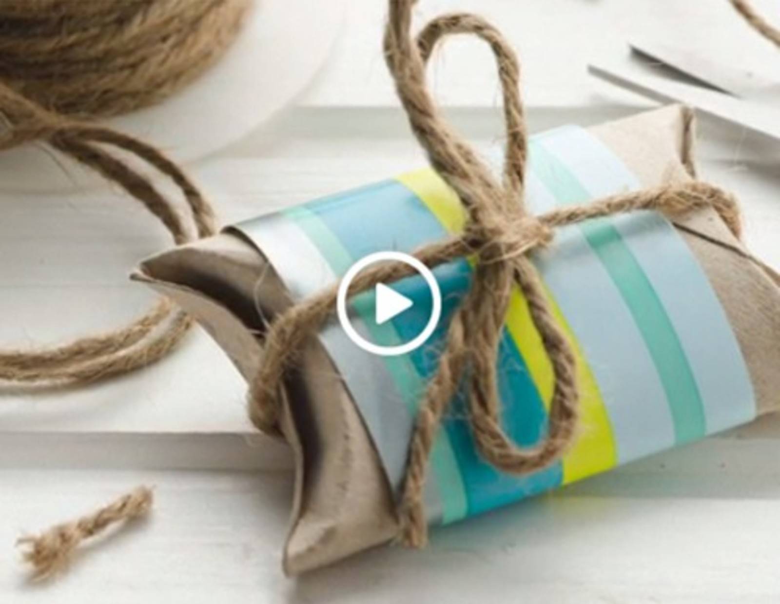 Klicken Sie mit der rechten Maustaste hier, um Bilder herunterzuladen: Video - Einfache Geschenkbox