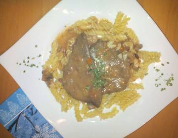 Rindsschnitzel mit Wurzelgemüse im Mostsaftl aus dem Druckkochtopf Rindsschnitzel mit Wurzelgemüse im Mostsaftl aus dem Druckkochtopf