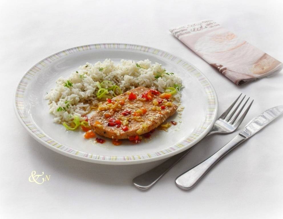 Ministeaks im Sesam-Ingwer Soße Ministeaks im Sesam-Ingwer Soße