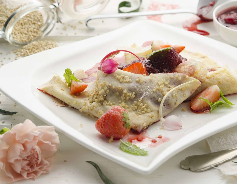 Quinoa-Palatschinken mit Erdbeerröster Quinoa-Palatschinken mit Erdbeerröster