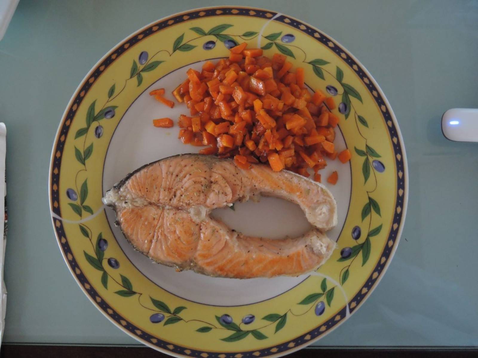 Lachssteak mit Karottengemüse Rezept - ichkoche.at Lachssteak mit Karottengemüse Rezept - ichkoche.at