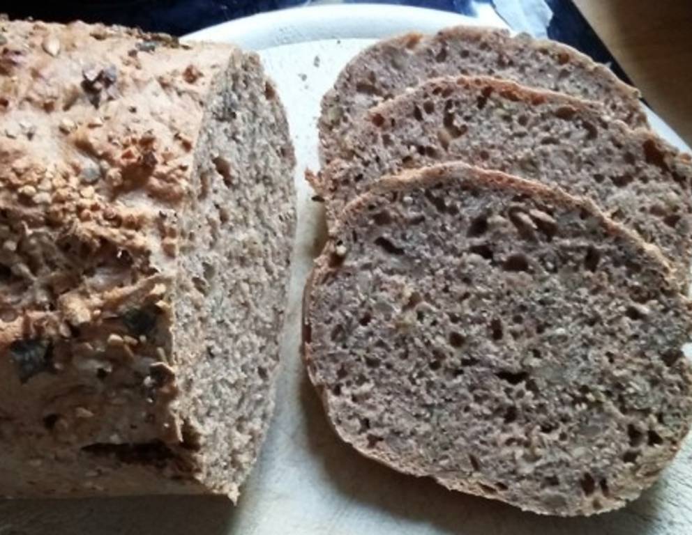 Chia-Kürbiskernbrot mit Hirse Chia-Kürbiskernbrot mit Hirse