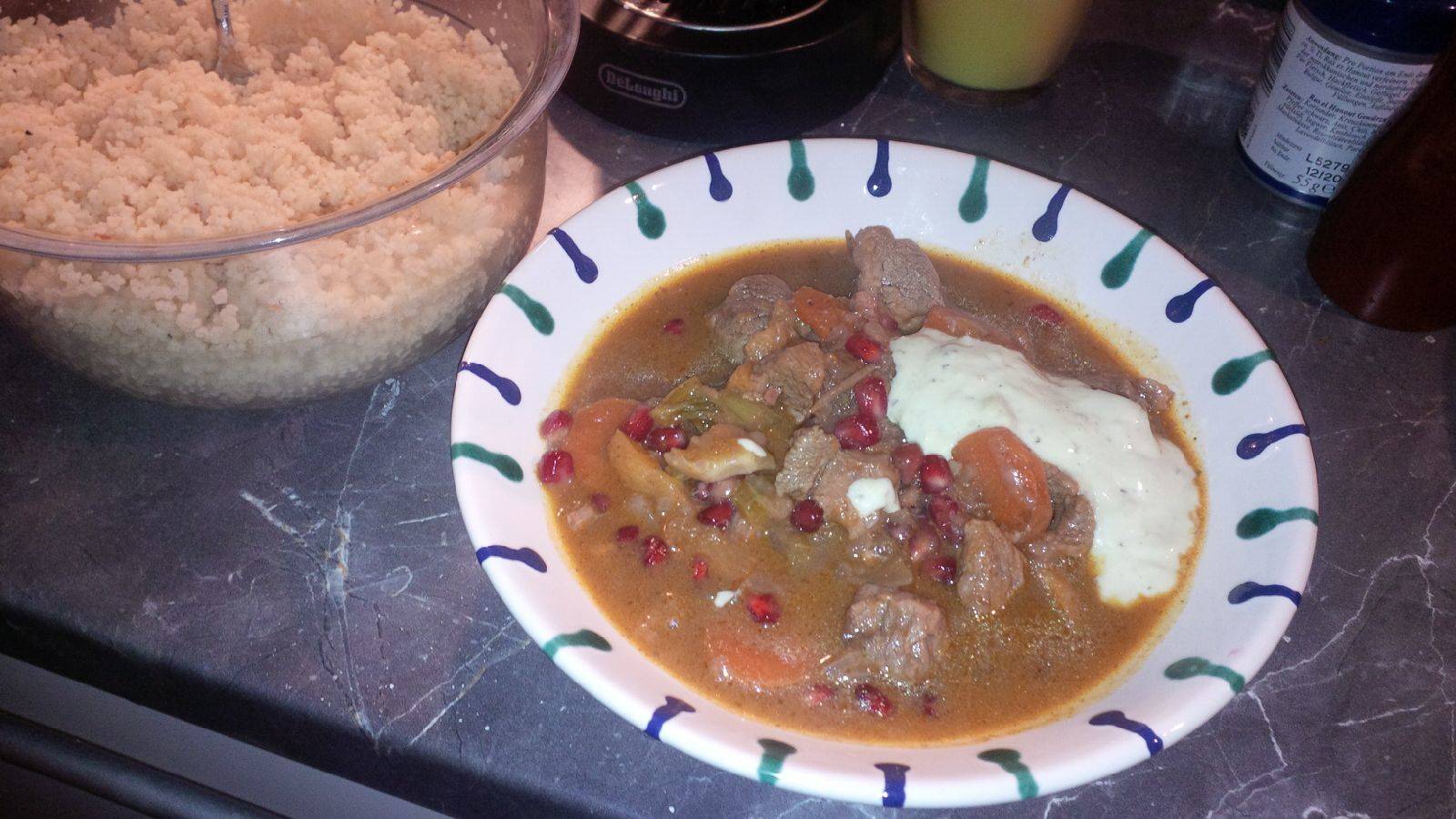 Lamm-Tajine mit Granatapfel und Rauchmandel-Couscous Lamm-Tajine mit Granatapfel und Rauchmandel-Couscous