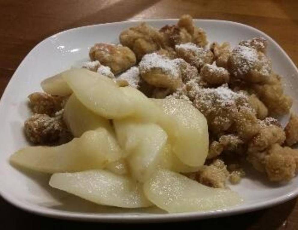 Dinkel-Kaiserschmarrn mit Birnenkompott Dinkel-Kaiserschmarrn mit Birnenkompott