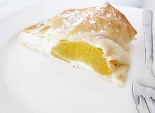 Topfenstrudel mit Pfirsich Topfenstrudel mit Pfirsich