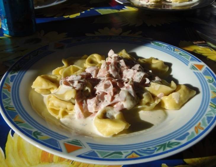 Tortellini in Schinkensauce