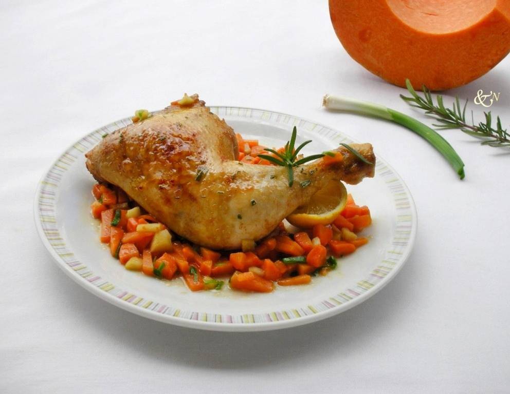 Süß-saure Hühnerkeule mit Kürbis und Zucchini Süß-saure Hühnerkeule mit Kürbis und Zucchini
