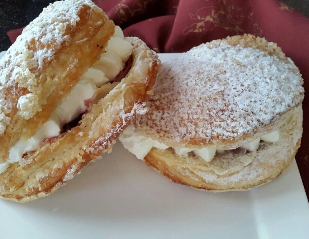 Blätterteig-Kirschtaschen Blätterteig-Kirschtaschen