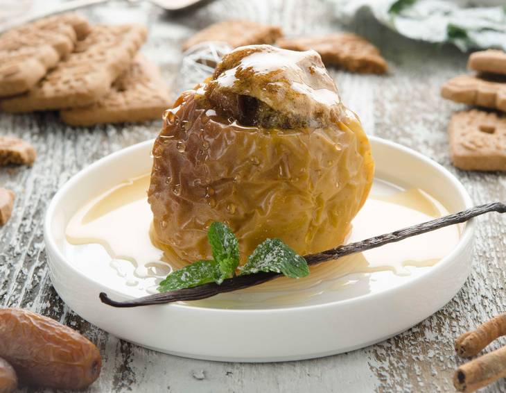 Bratapfel mit Spekulatius und Datteln Bratapfel mit Spekulatius und Datteln