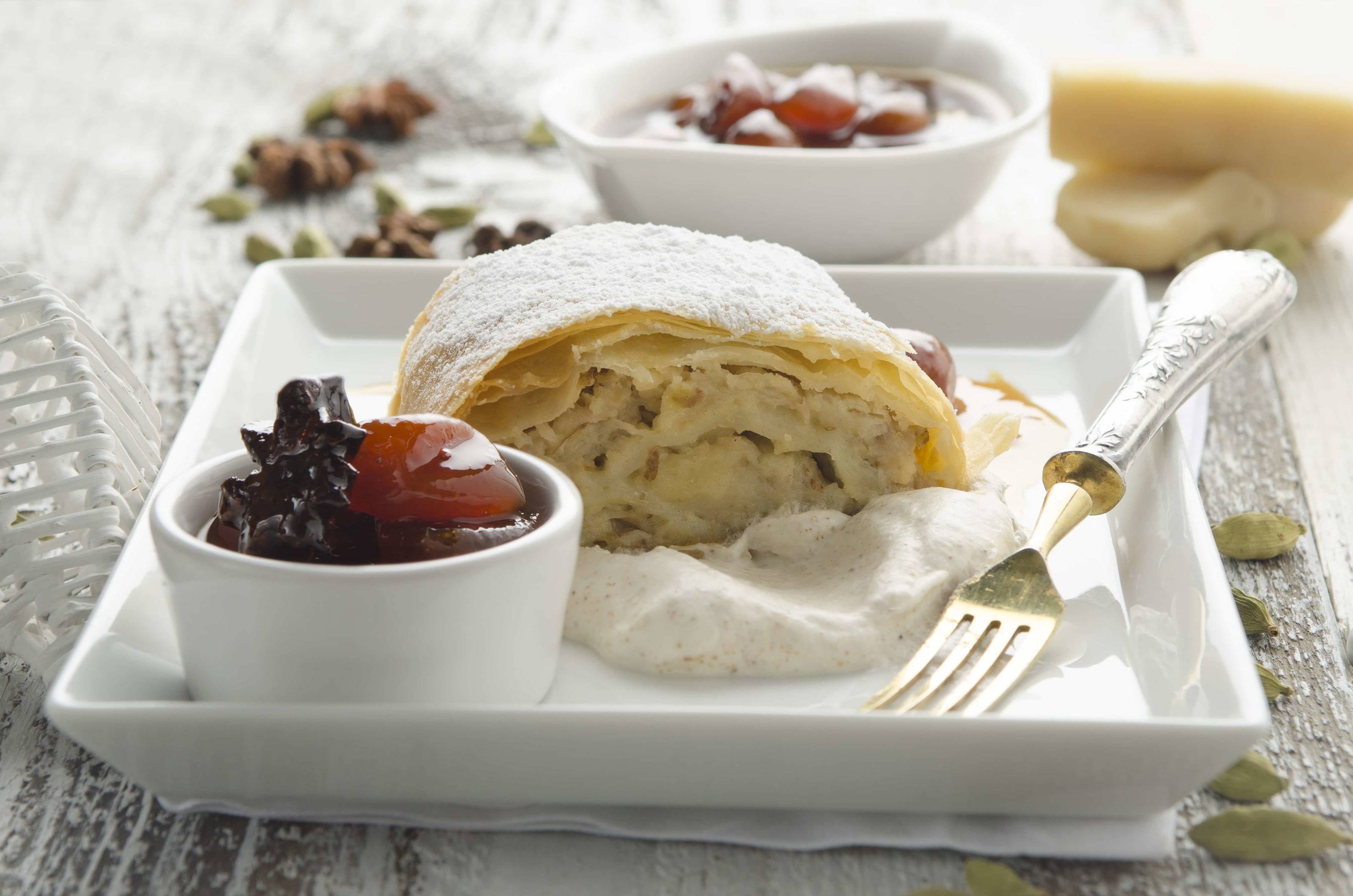 Marzipan-Birnen-Strudel mit Zimtobers und Kardamom-Kumquats Rezept ...