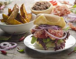 Sloppy-Burger mit Chili-Fries Sloppy-Burger mit Chili-Fries