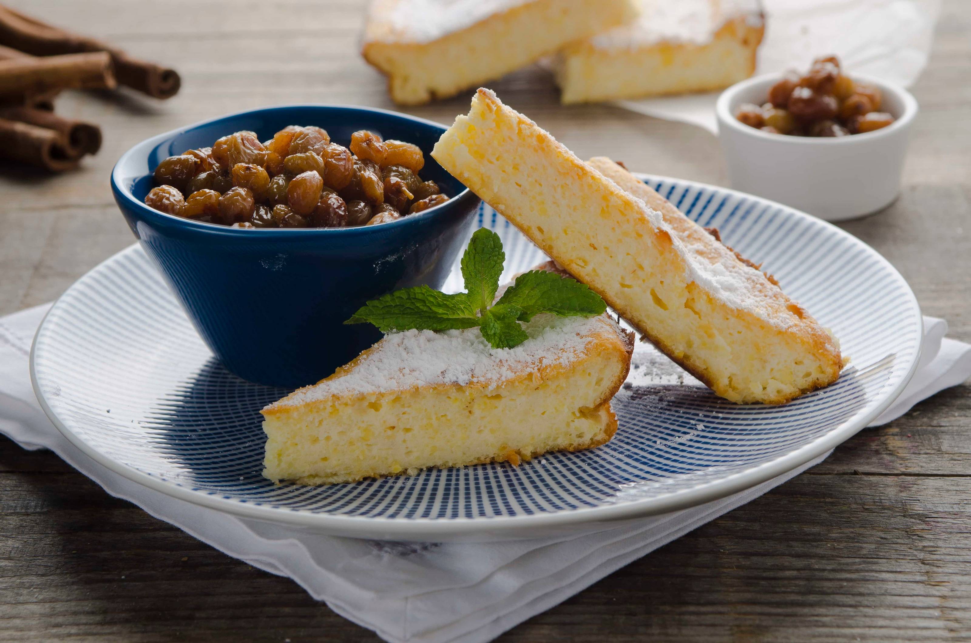 Polenta-Topfenauflauf mit besoffenen Rosinen