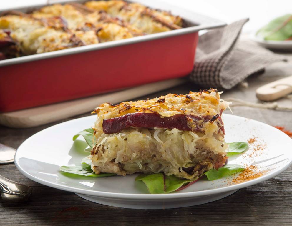 Roggenbrot-Schichtauflauf mit Schnittlauchsauce Roggenbrot-Schichtauflauf mit Schnittlauchsauce