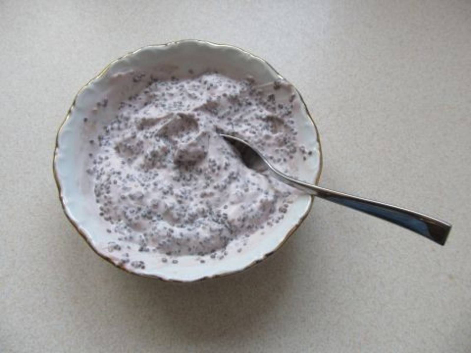 Himbeerjoghurt mit Chiasamen Rezept - ichkoche.de Himbeerjoghurt mit Chiasamen Rezept - ichkoche.de