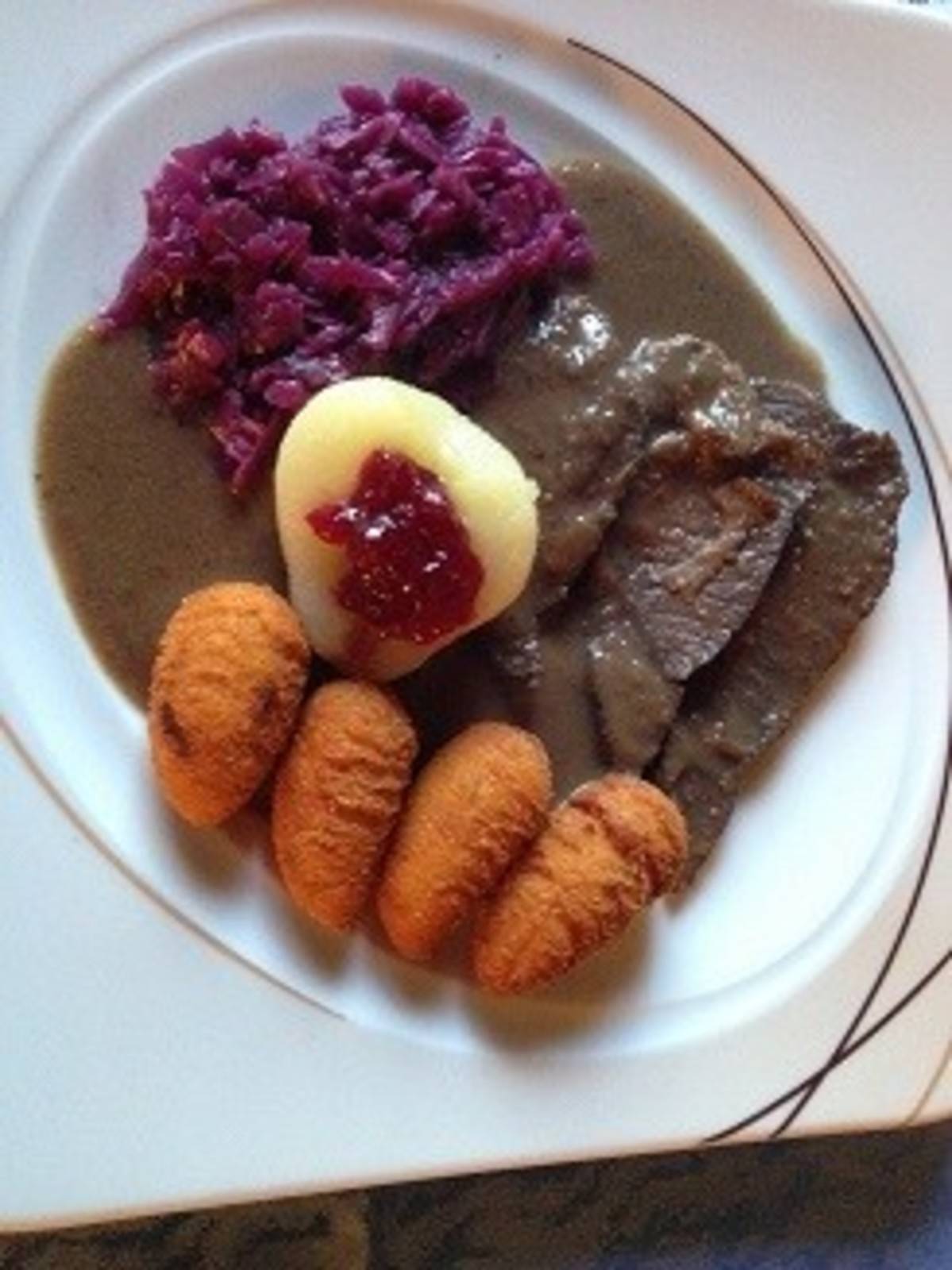 Hirschrücken mit Morchel-Wacholdersauce Rezept - ichkoche